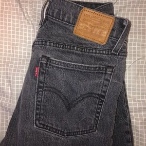Levi’s black wedgie fit